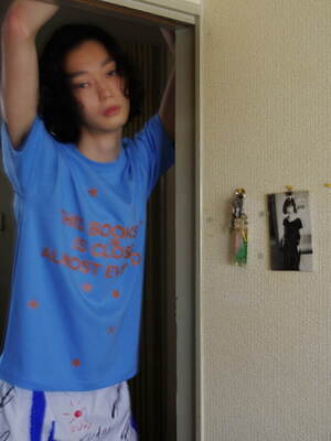 クードス“本屋にまつわるレタリング入り”Tシャツ、東京の書店・フロットサムブックスとコラボ｜写真3
