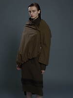 Y's 2023年プレフォールコレクション、自然の手触りと洗練｜写真19