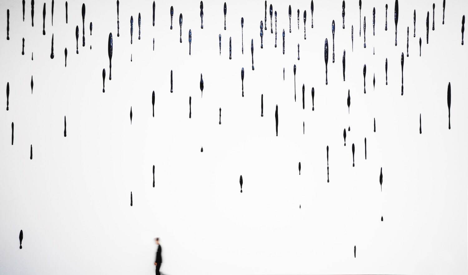 劉建華 《兆候》 2011年 磁器 サイズ可変
©Liujianhua Studi0