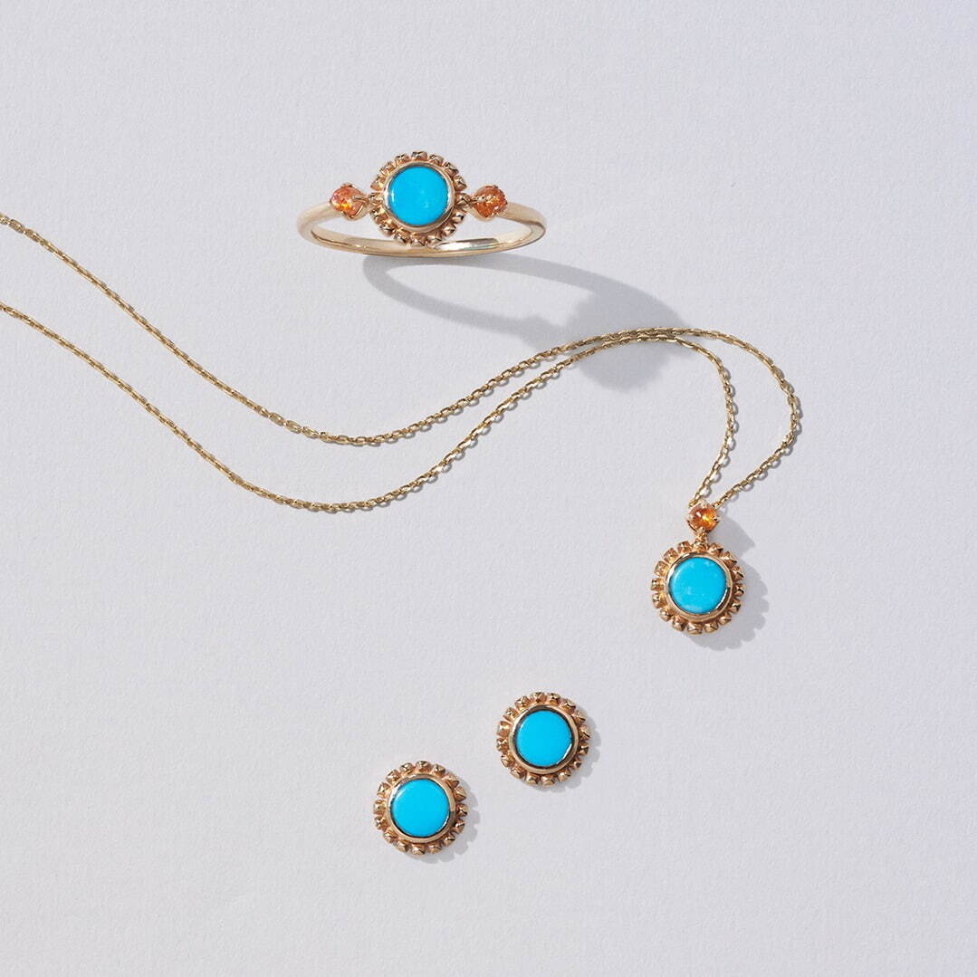 上から)リング 26,400円/K5, turquoise and sunstone
ネックレス 28,600円/K5, K10, turquoise and sunstone
ピアス 24,200円/K5, K10 and turquoise