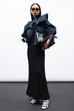 3.1 フィリップ リム 2024年リゾートコレクション、NYで生き抜くお洒落なギャラリスト｜写真11