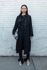 3.1 フィリップ リム 2024年リゾートコレクション、NYで生き抜くお洒落なギャラリスト｜写真33