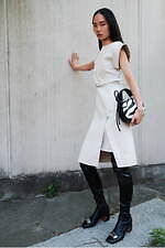 3.1 フィリップ リム 2024年リゾートコレクション、NYで生き抜くお洒落なギャラリスト｜写真45