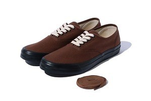 スペリー・トップサイダー×ビームス プラス、“40年代風”レトロなキャンバススニーカー