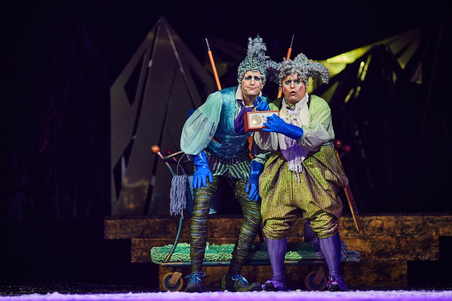 「アレグリア-新たなる光-」クラウン・スノーストーム
Photos: Cirque du Soleil 2021 / Costumes: Dominique Lemieux