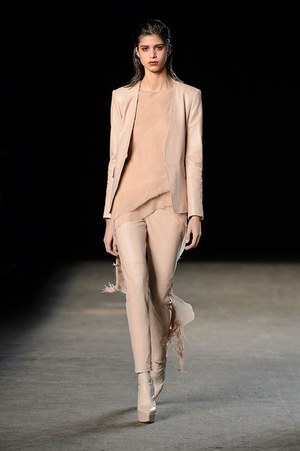 フィロソフィ バイ ナタリー ラタベージ(PHILOSOPHY by Natalie Ratabesi) 2014-15年秋冬ウィメンズコレクション  - 写真19