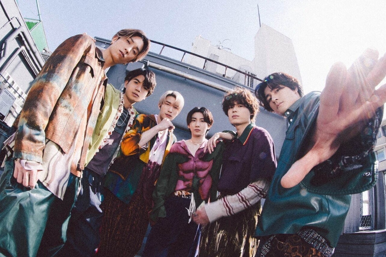 SixTONESの新曲「こっから」ミュージックビデオで披露したレトロなファッションに注目！