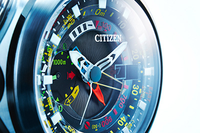 シチズン プロマスターより、空から見た地球のような時計「エコ・ドライブ アルティクロン・シーラス」