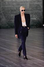 サンローラン 2024年メンズ夏コレクション - マスキュリンとフェミニン、自由な相互作用｜写真7