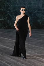 サンローラン 2024年メンズ夏コレクション - マスキュリンとフェミニン、自由な相互作用｜写真35