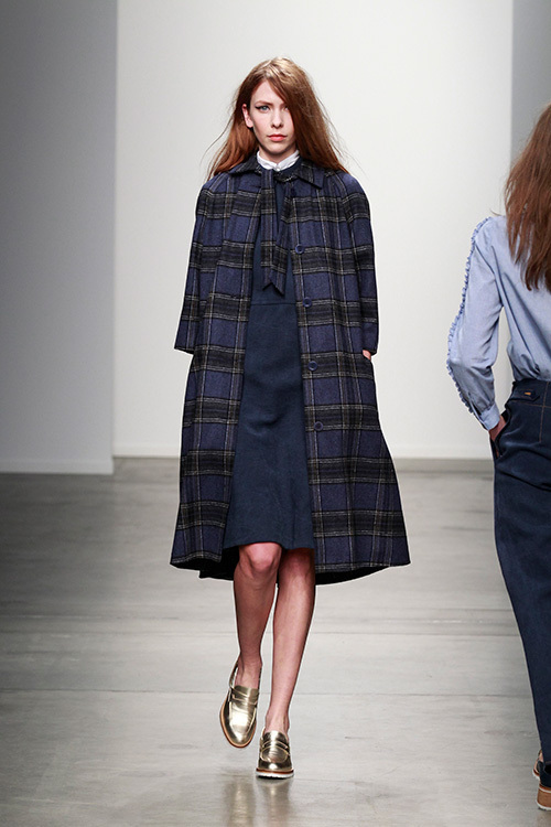 カレンウォーカー(KAREN WALKER) 2014-15年秋冬ウィメンズコレクション  - 写真4