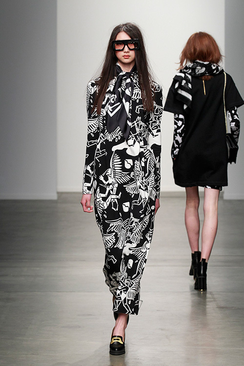 カレンウォーカー(KAREN WALKER) 2014-15年秋冬ウィメンズコレクション  - 写真13