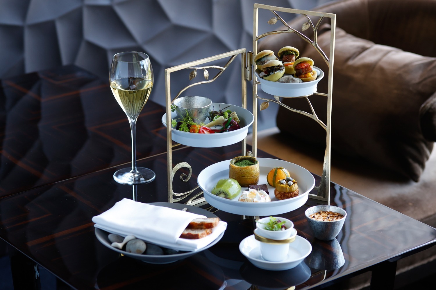 フレンチ｜パレスホテル東京の新アフタヌーンティー、“フレンチの食体験を凝縮”したスイーツ＆セイボリー