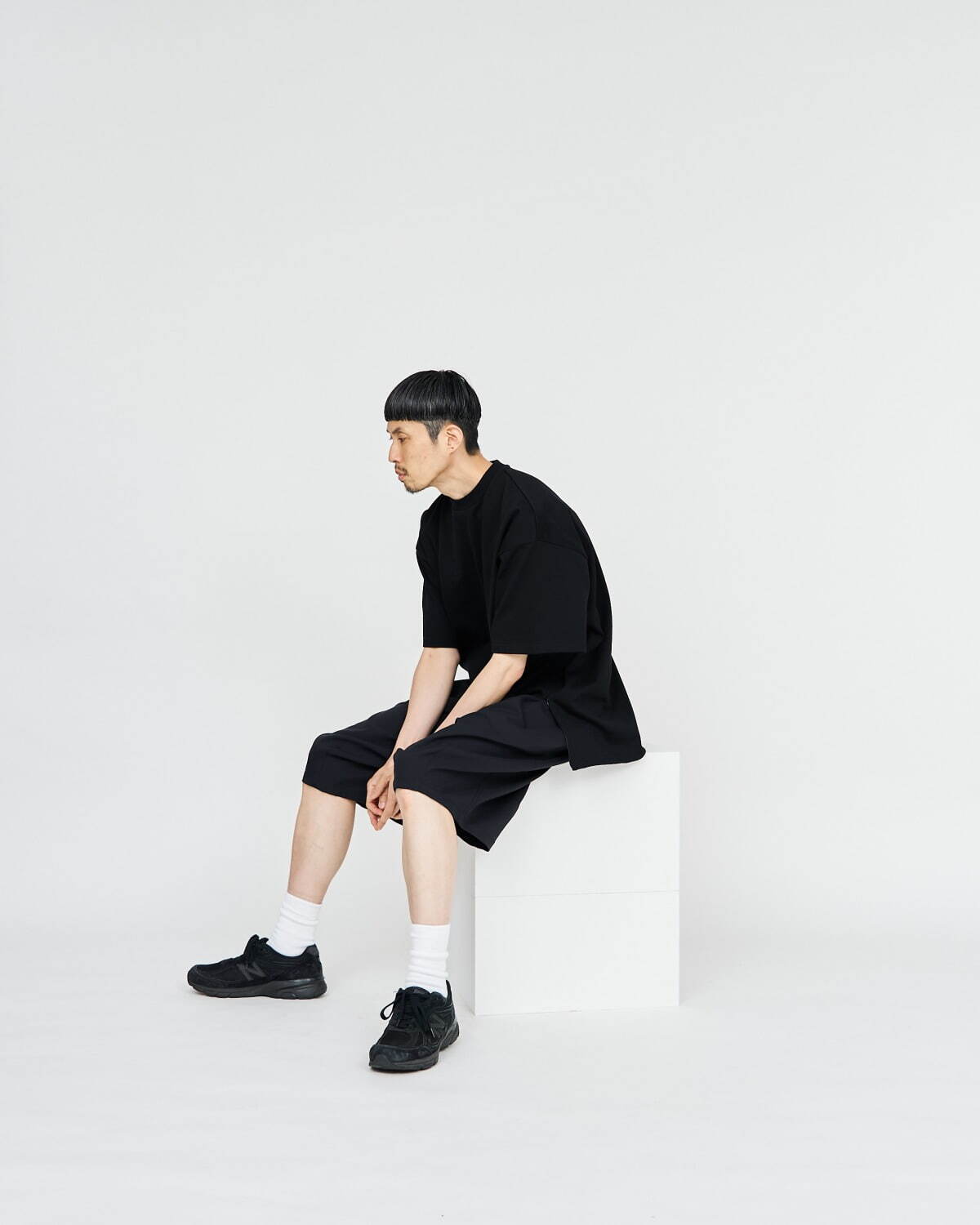 イズネス×グラフペーパー、“ベンチレーション”を配した天竺Tシャツ＆サテンのショートパンツ｜写真8