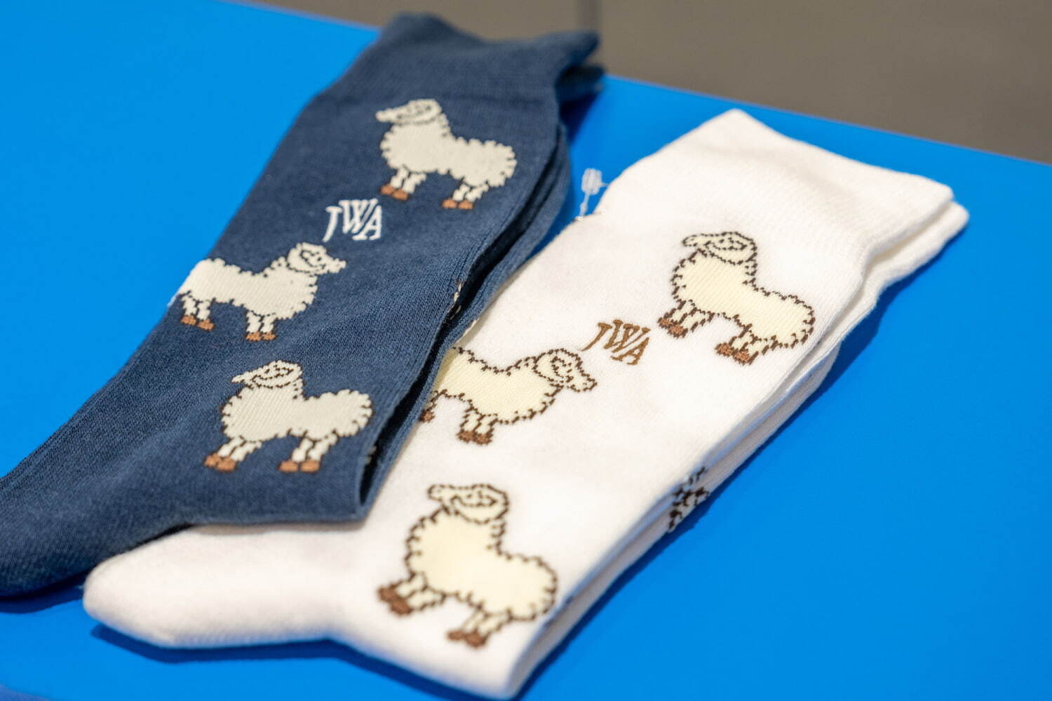 ユニクロ×JW アンダーソン23年秋冬、“もっちり”カラフルニット＆動物ソックスなど｜写真13