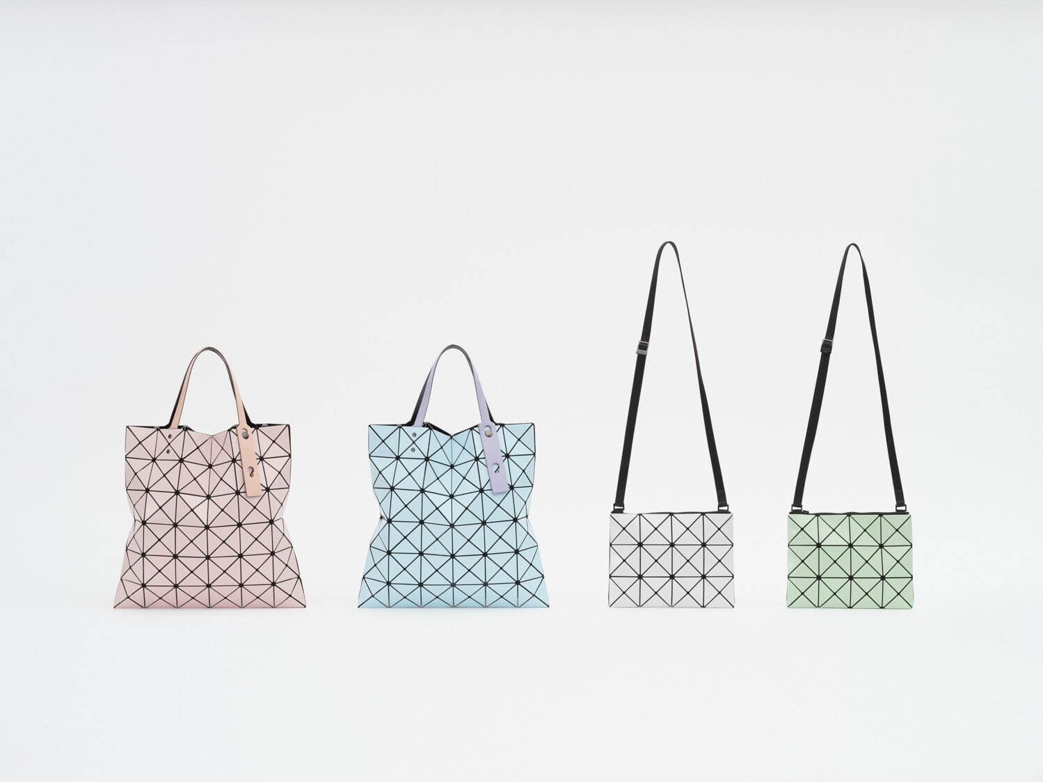 「LUCENT GLOSS MIX」
Tote bag(H340×W340) 各44,000円
Shoulder bag(H170×W230) 各30,800円
