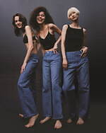 アメリ×Leeの初コラボ、デニムの“セパレート”オーバーオールやセミフレアドレス｜写真1