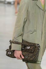 フェンディ 2024年春夏メンズコレクション、職人たちの手仕事にオマージュを捧げて｜写真24