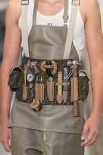 フェンディ 2024年春夏メンズコレクション、職人たちの手仕事にオマージュを捧げて｜写真27