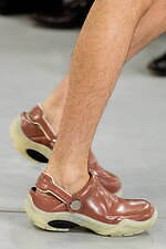 フェンディ 2024年春夏メンズコレクション、職人たちの手仕事にオマージュを捧げて｜写真28