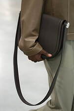 フェンディ 2024年春夏メンズコレクション、職人たちの手仕事にオマージュを捧げて｜写真33