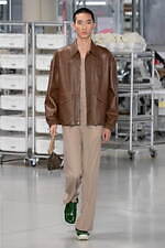 フェンディ 2024年春夏メンズコレクション、職人たちの手仕事にオマージュを捧げて｜写真34