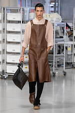 フェンディ 2024年春夏メンズコレクション、職人たちの手仕事にオマージュを捧げて｜写真35