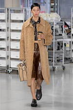 フェンディ 2024年春夏メンズコレクション、職人たちの手仕事にオマージュを捧げて｜写真37