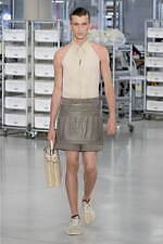 フェンディ 2024年春夏メンズコレクション、職人たちの手仕事にオマージュを捧げて｜写真44