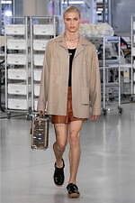 フェンディ 2024年春夏メンズコレクション、職人たちの手仕事にオマージュを捧げて｜写真51