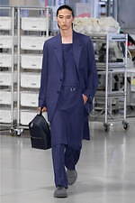 フェンディ 2024年春夏メンズコレクション、職人たちの手仕事にオマージュを捧げて｜写真55