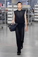 フェンディ 2024年春夏メンズコレクション、職人たちの手仕事にオマージュを捧げて｜写真59