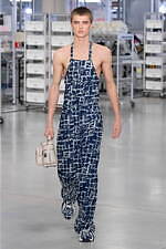 フェンディ 2024年春夏メンズコレクション、職人たちの手仕事にオマージュを捧げて｜写真61