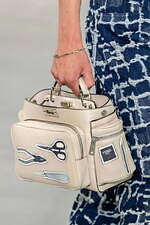 フェンディ 2024年春夏メンズコレクション、職人たちの手仕事にオマージュを捧げて｜写真62