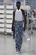 フェンディ 2024年春夏メンズコレクション、職人たちの手仕事にオマージュを捧げて｜写真63