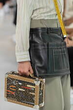 フェンディ 2024年春夏メンズコレクション、職人たちの手仕事にオマージュを捧げて｜写真68