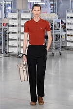 フェンディ 2024年春夏メンズコレクション、職人たちの手仕事にオマージュを捧げて｜写真69