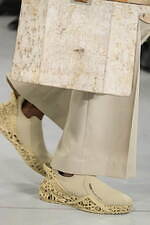 フェンディ 2024年春夏メンズコレクション、職人たちの手仕事にオマージュを捧げて｜写真78