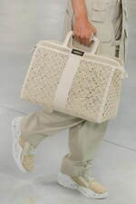 フェンディ 2024年春夏メンズコレクション、職人たちの手仕事にオマージュを捧げて｜写真80