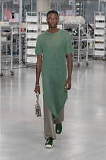 フェンディ 2024年春夏メンズコレクション、職人たちの手仕事にオマージュを捧げて｜写真87