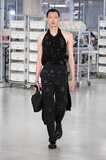 フェンディ 2024年春夏メンズコレクション、職人たちの手仕事にオマージュを捧げて｜写真99