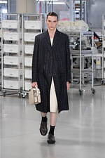 フェンディ 2024年春夏メンズコレクション、職人たちの手仕事にオマージュを捧げて｜写真102