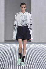 プラダ 2024年春夏メンズコレクション - 無機的生の造形｜写真7