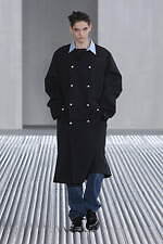 プラダ 2024年春夏メンズコレクション - 無機的生の造形｜写真16