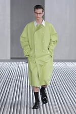 プラダ 2024年春夏メンズコレクション - 無機的生の造形｜写真17