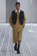 プラダ 2024年春夏メンズコレクション - 無機的生の造形｜写真21