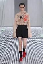 プラダ 2024年春夏メンズコレクション - 無機的生の造形｜写真25