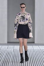 プラダ 2024年春夏メンズコレクション - 無機的生の造形｜写真26