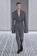 プラダ 2024年春夏メンズコレクション - 無機的生の造形｜写真46