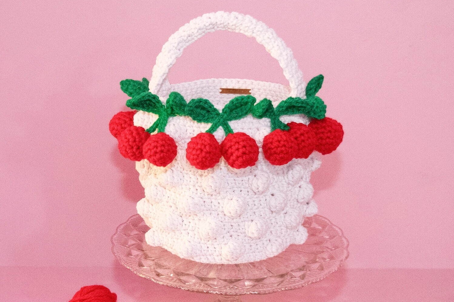 カゴバッグ｜キワンダキワンダ“チェリーやテディベア”を施した手編みバッグ、チョイチョイとコラボ